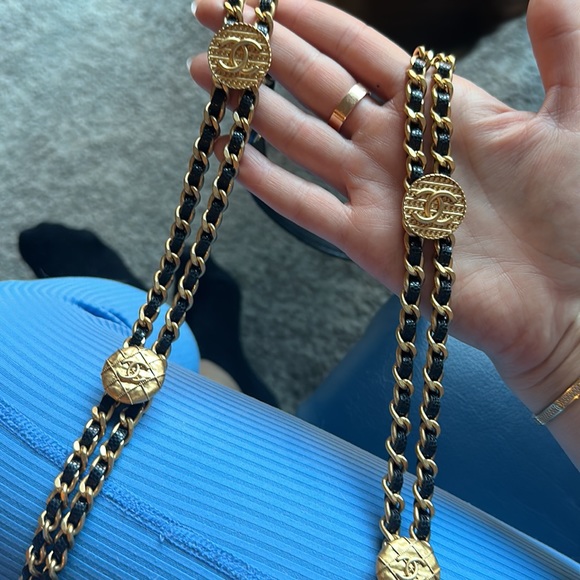 Chanel 2022 vanity on chain. Bought in St. Tropez boutique in 2022 - Picture 3 of 7